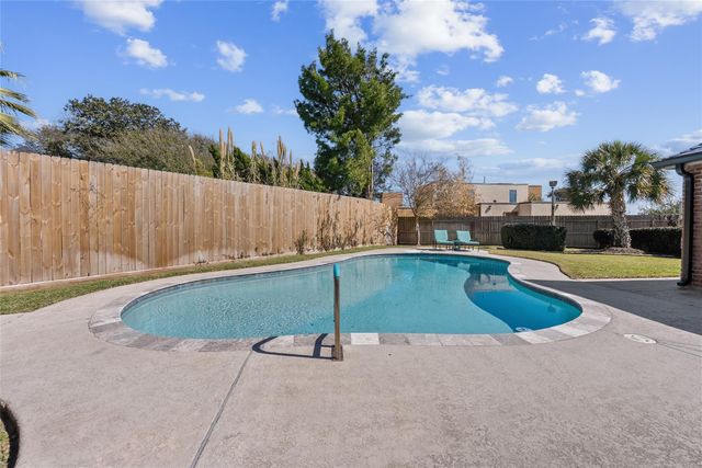 10 Colony Park Drive, Galveston, TX 77551