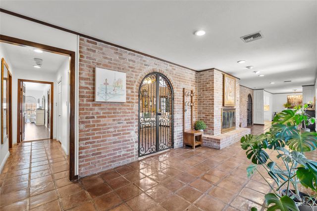 10 Colony Park Drive, Galveston, TX 77551