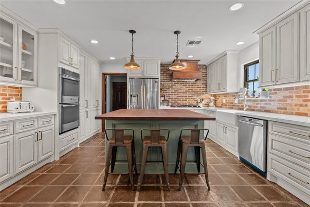 10 Colony Park Drive, Galveston, TX 77551