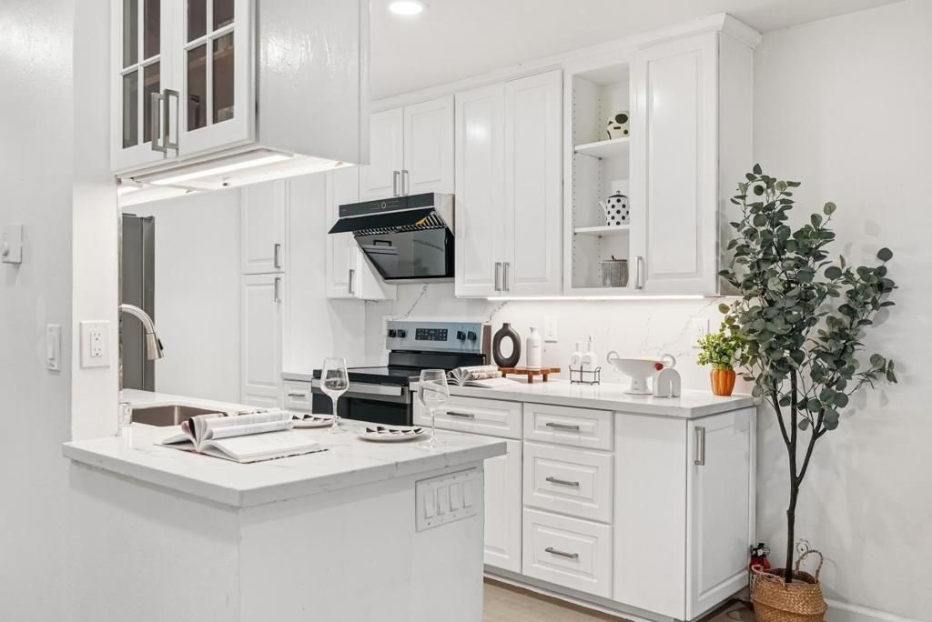 Image 10 of property listing at 2395 South Drive, Santa Clara, CA 95051