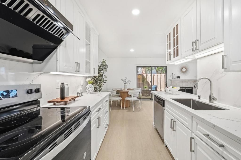 Image 11 of property listing at 2395 South Drive, Santa Clara, CA 95051