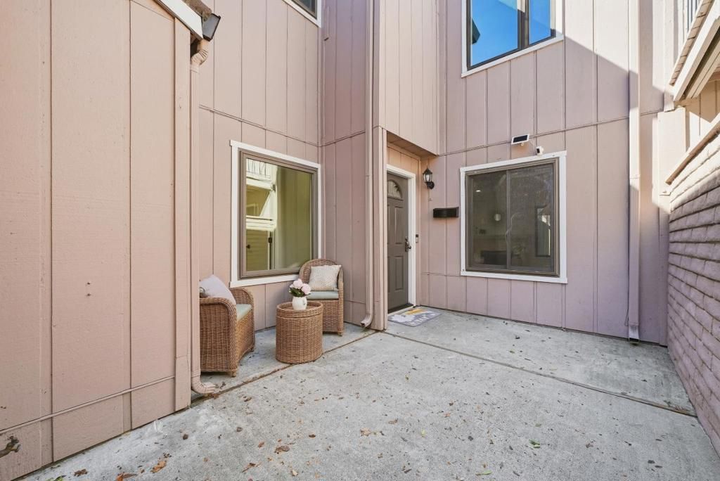 Image 27 of property listing at 2395 South Drive, Santa Clara, CA 95051