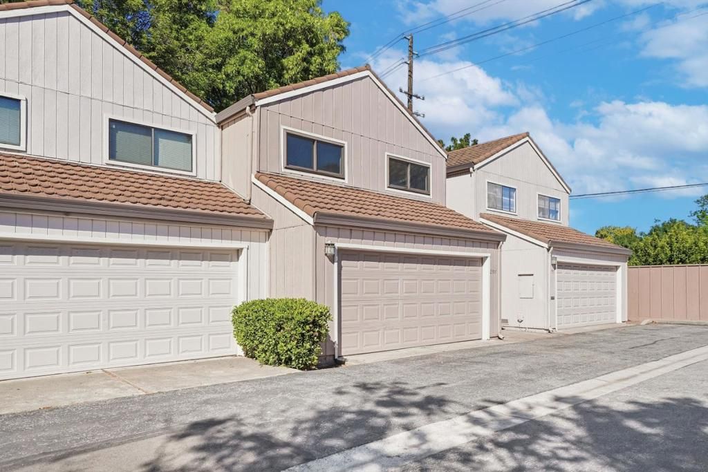 Image 34 of property listing at 2395 South Drive, Santa Clara, CA 95051