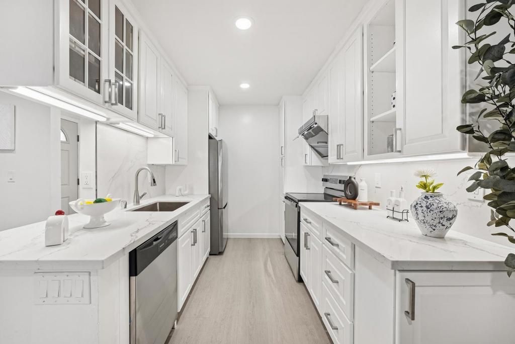 Image 8 of property listing at 2395 South Drive, Santa Clara, CA 95051