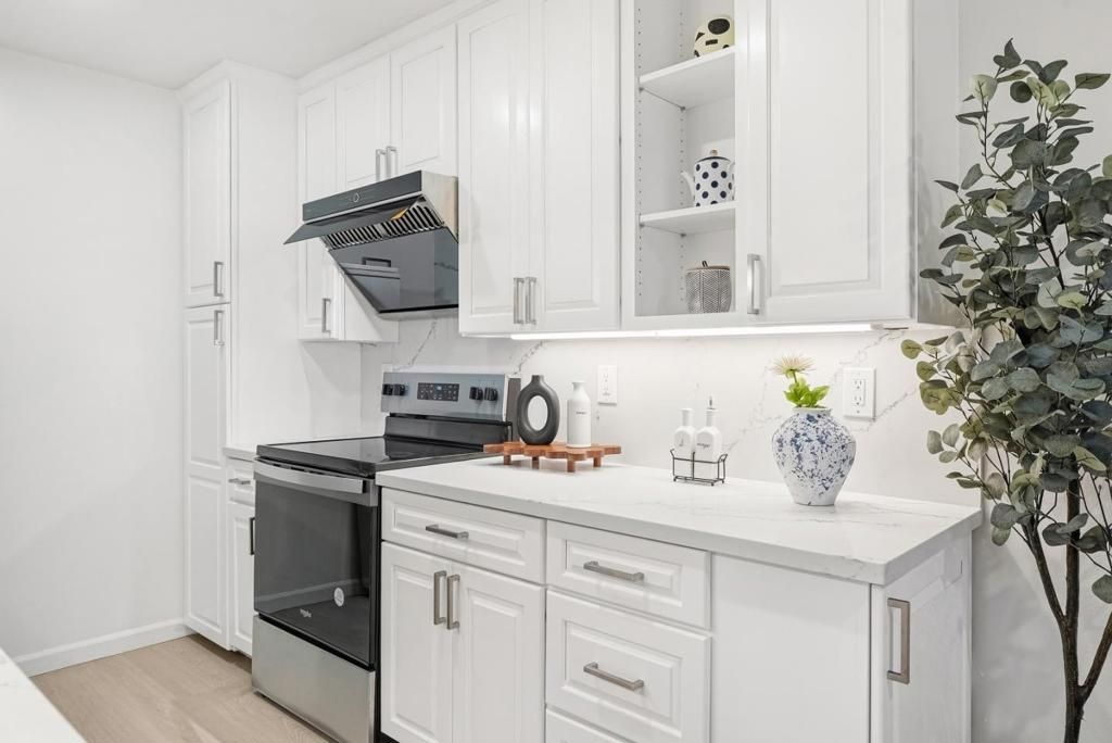 Image 9 of property listing at 2395 South Drive, Santa Clara, CA 95051