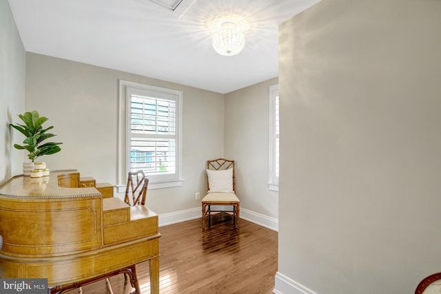 2143 N POLLARD ST, Arlington, VA 22207