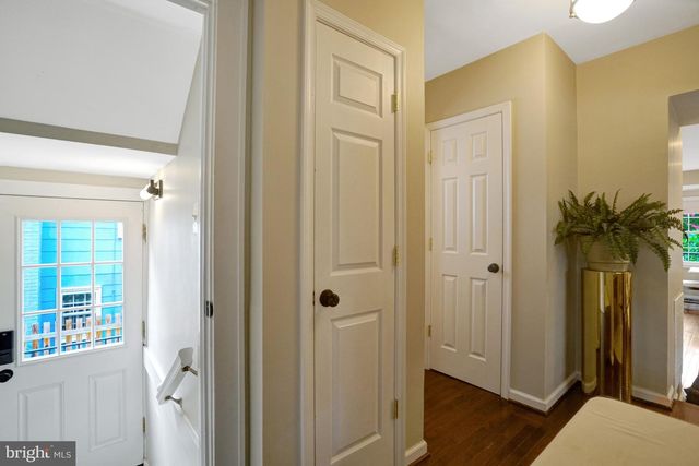 2143 N POLLARD ST, Arlington, VA 22207