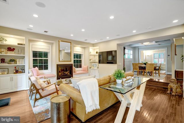 2143 N POLLARD ST, Arlington, VA 22207