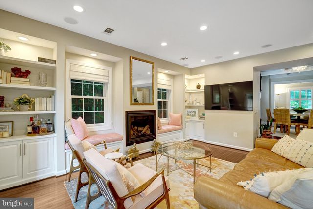 2143 N POLLARD ST, Arlington, VA 22207