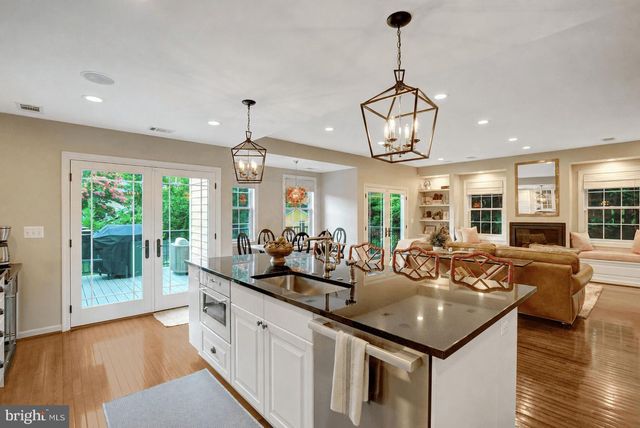 2143 N POLLARD ST, Arlington, VA 22207