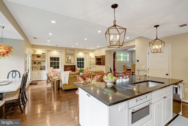 2143 N POLLARD ST, Arlington, VA 22207