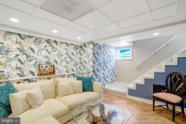 2143 N POLLARD ST, Arlington, VA 22207