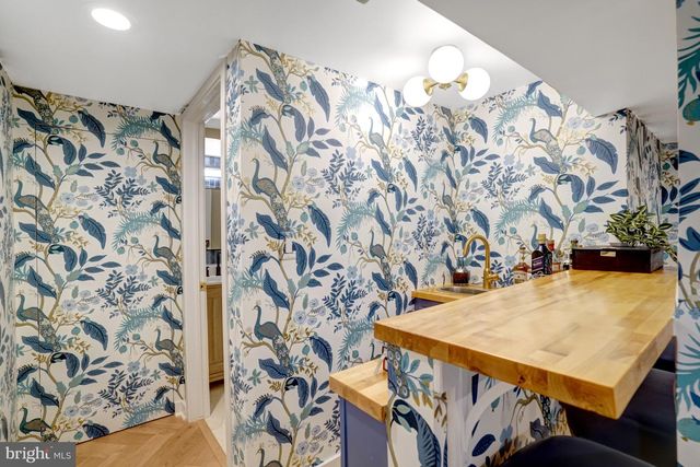 2143 N POLLARD ST, Arlington, VA 22207