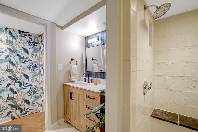 2143 N POLLARD ST, Arlington, VA 22207