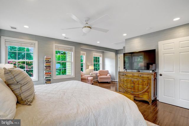 2143 N POLLARD ST, Arlington, VA 22207