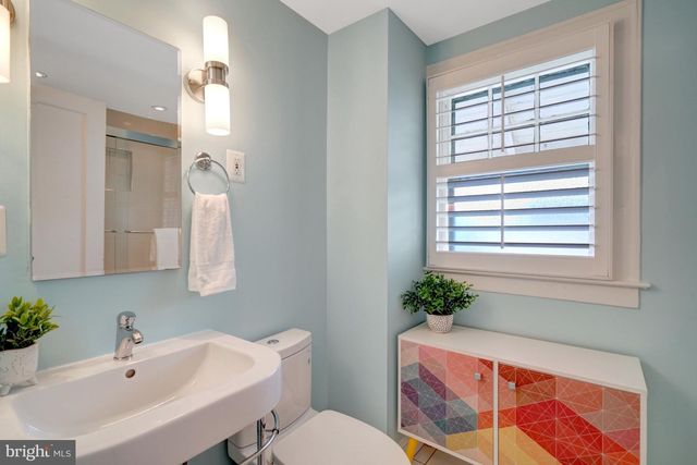 2143 N POLLARD ST, Arlington, VA 22207
