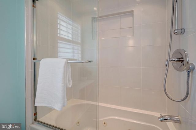 2143 N POLLARD ST, Arlington, VA 22207