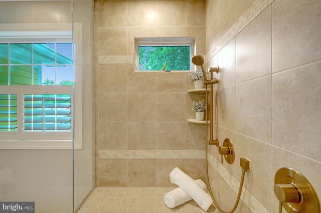 2143 N POLLARD ST, Arlington, VA 22207