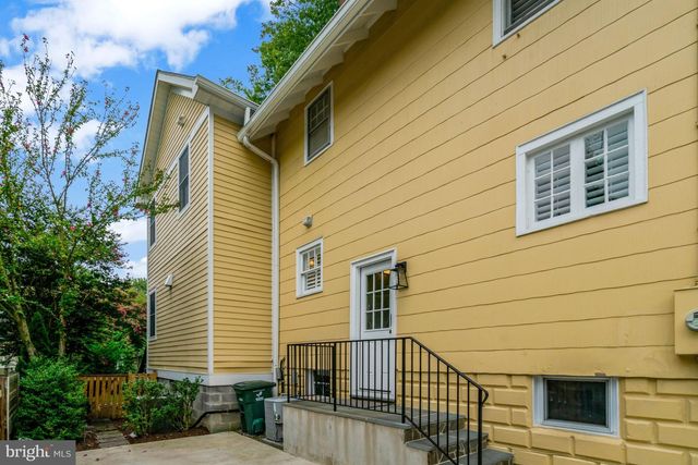 2143 N POLLARD ST, Arlington, VA 22207
