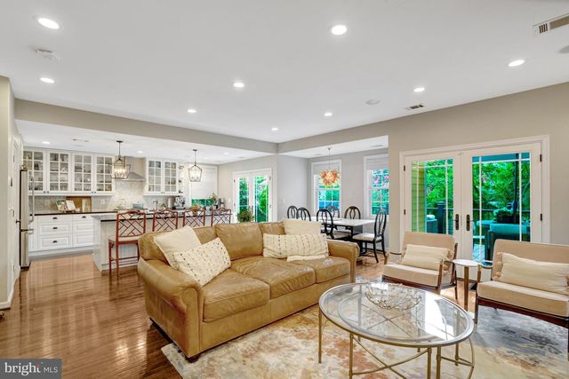 2143 N POLLARD ST, Arlington, VA 22207