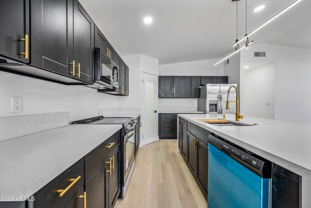 1246 E WINTER Drive, Phoenix, AZ 85020