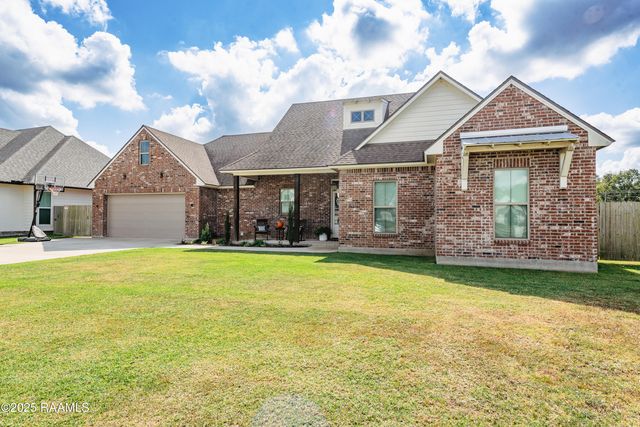 101 Burning Oaks Drive, Carencro, LA 70520