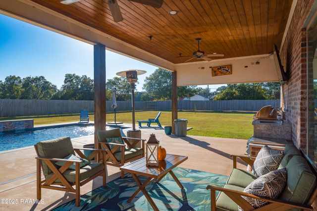 101 Burning Oaks Drive, Carencro, LA 70520