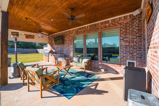 101 Burning Oaks Drive, Carencro, LA 70520