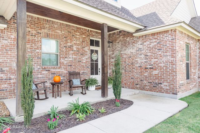 101 Burning Oaks Drive, Carencro, LA 70520