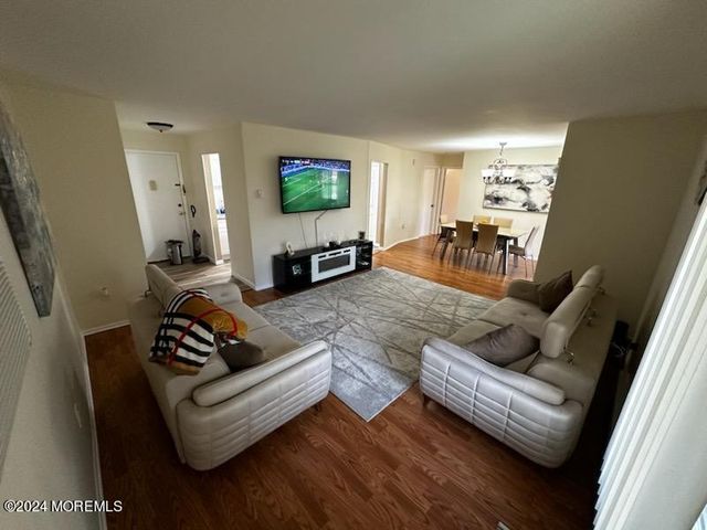 178 Amberly Drive H, Manalapan, NJ 07726