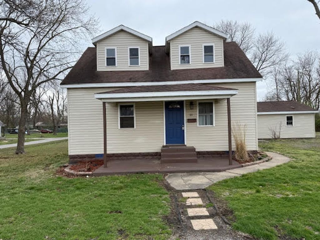 Image 1 of property listing at 111 E Peach Street, Centralia, IL 62801