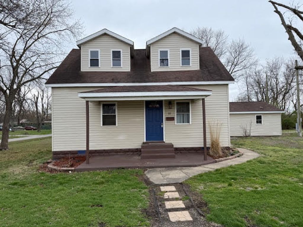 Image 2 of property listing at 111 E Peach Street, Centralia, IL 62801