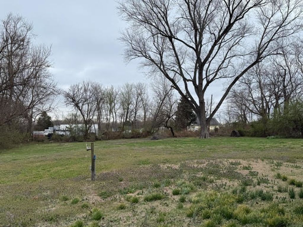 Image 14 of property listing at 111 E Peach Street, Centralia, IL 62801