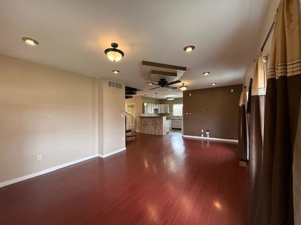 Image 16 of property listing at 111 E Peach Street, Centralia, IL 62801