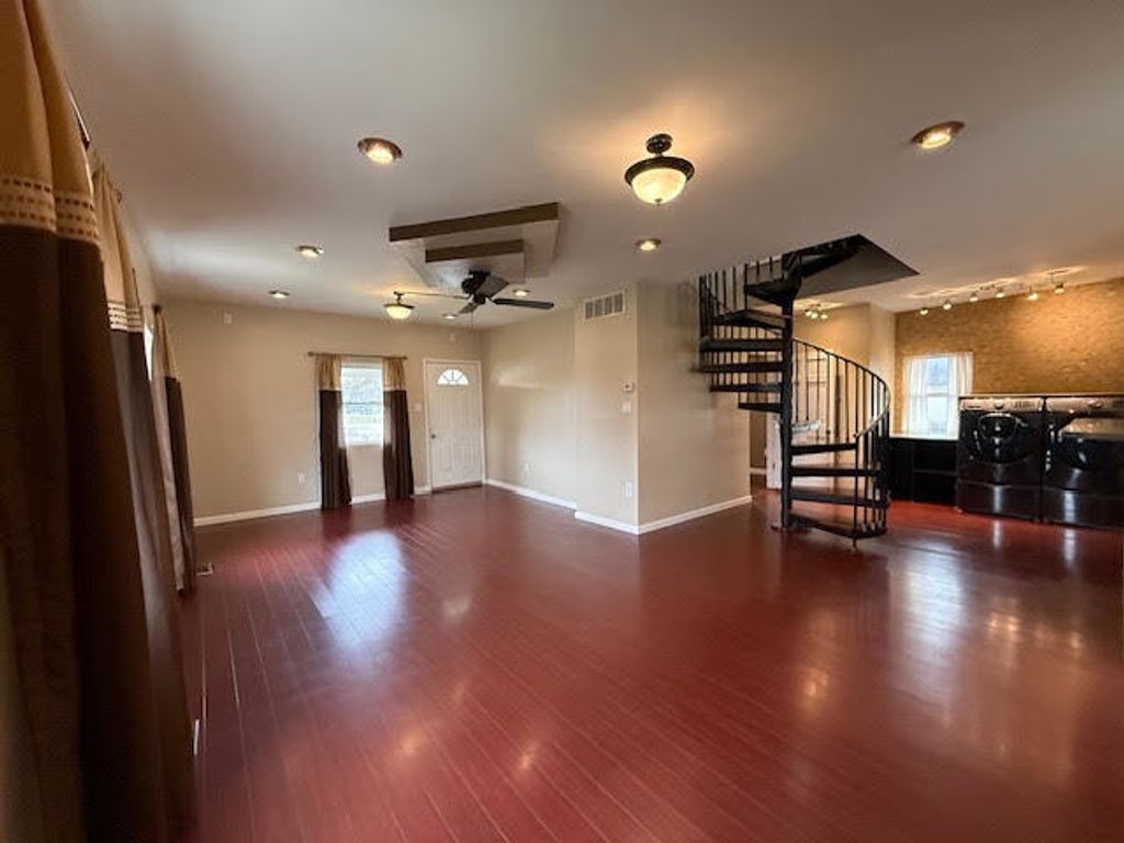 Image 17 of property listing at 111 E Peach Street, Centralia, IL 62801