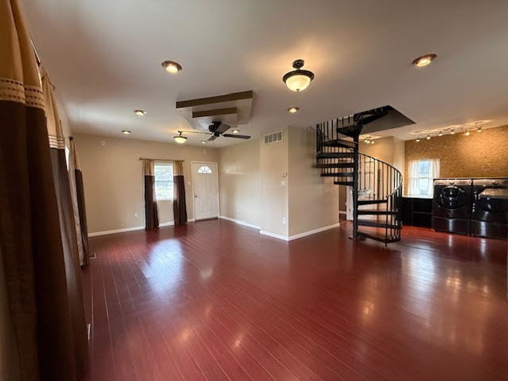 Image 19 of property listing at 111 E Peach Street, Centralia, IL 62801