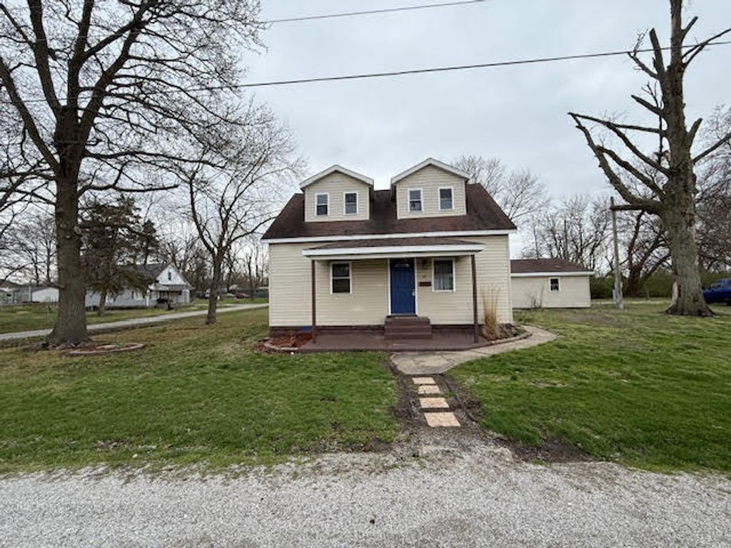 Image 3 of property listing at 111 E Peach Street, Centralia, IL 62801