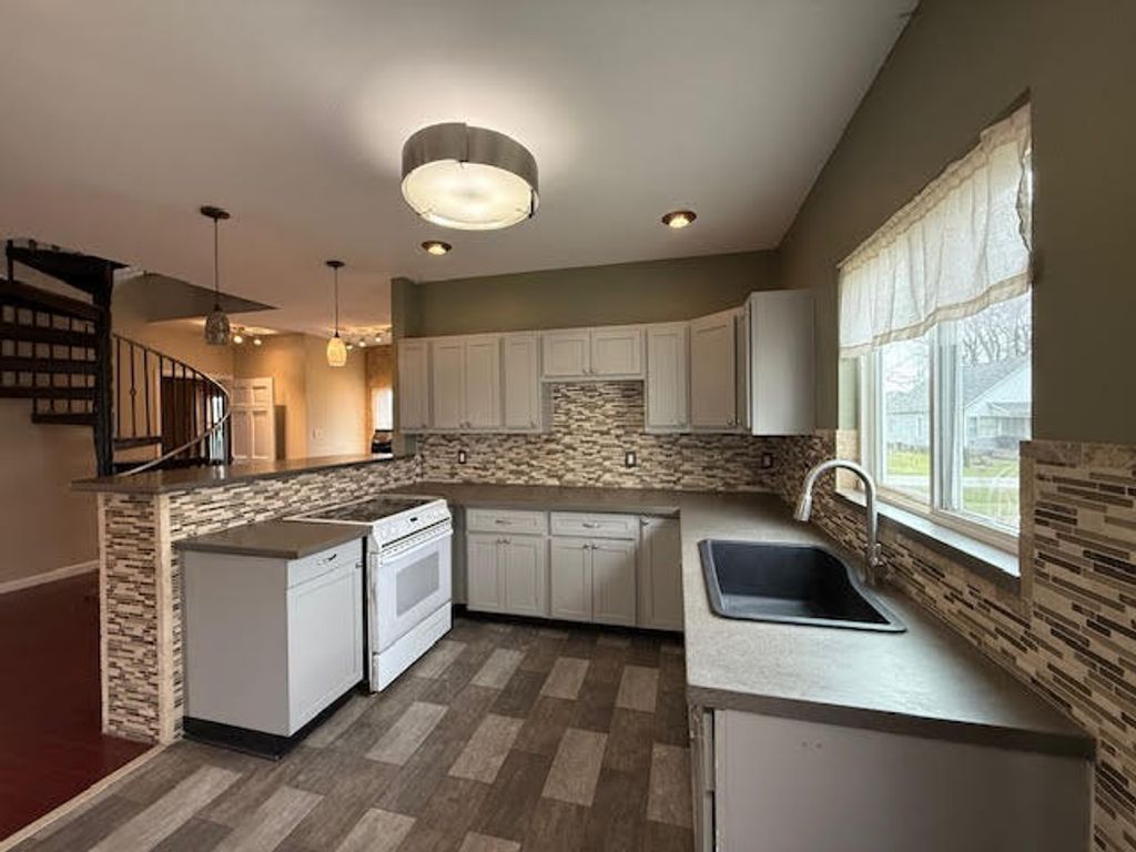 Image 22 of property listing at 111 E Peach Street, Centralia, IL 62801