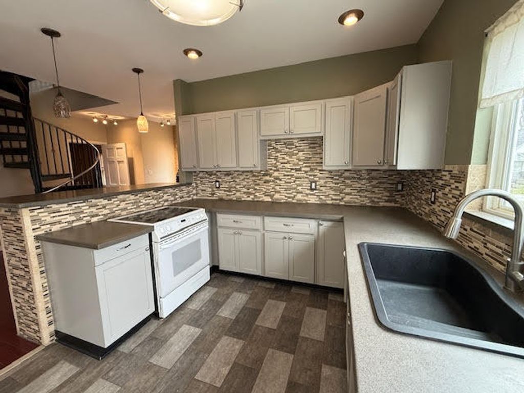 Image 24 of property listing at 111 E Peach Street, Centralia, IL 62801