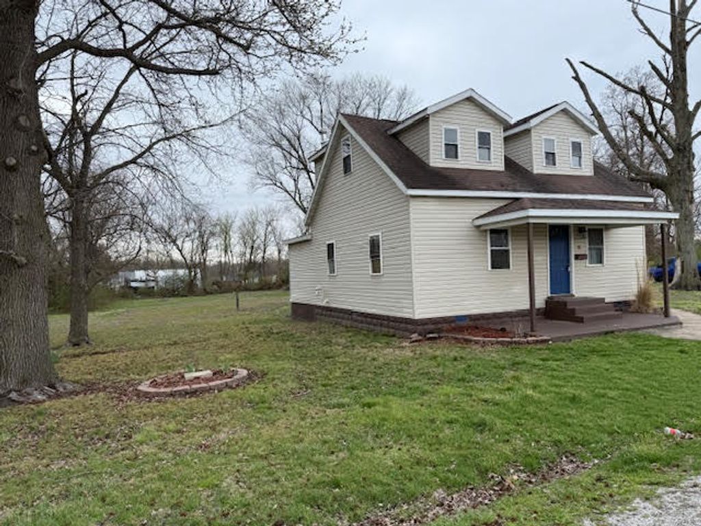 Image 4 of property listing at 111 E Peach Street, Centralia, IL 62801