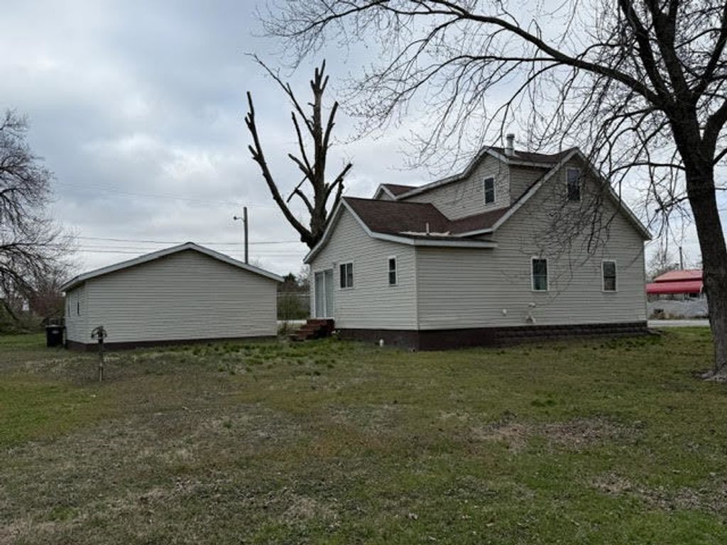 Image 5 of property listing at 111 E Peach Street, Centralia, IL 62801