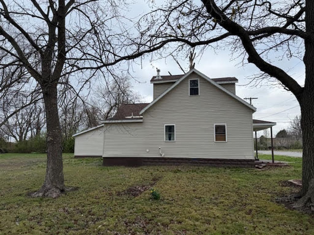 Image 6 of property listing at 111 E Peach Street, Centralia, IL 62801