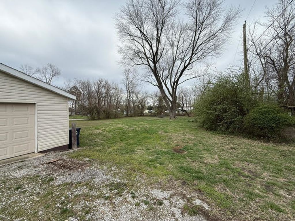 Image 9 of property listing at 111 E Peach Street, Centralia, IL 62801