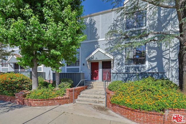 18100 Burbank Boulevard 19, Tarzana (los Angeles), CA 91356