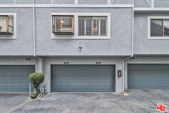 18100 Burbank Boulevard 19, Tarzana (los Angeles), CA 91356
