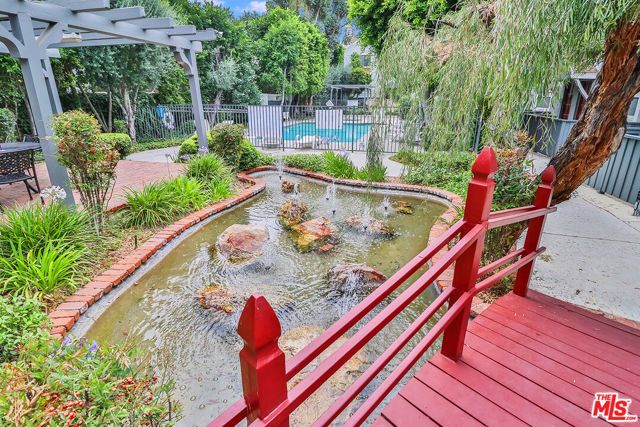 18100 Burbank Boulevard 19, Tarzana (los Angeles), CA 91356