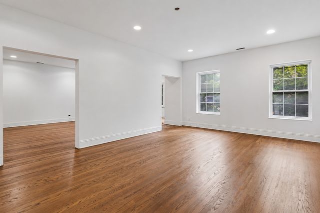 6914 N Sheridan Road 2, Chicago, IL 60626