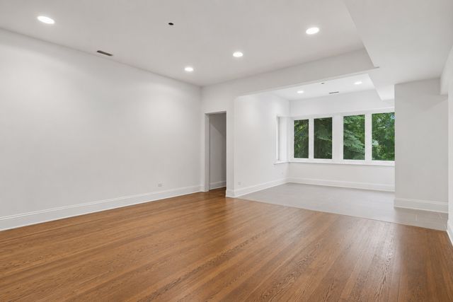 6914 N Sheridan Road 2, Chicago, IL 60626