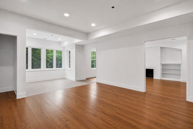 6914 N Sheridan Road 2, Chicago, IL 60626