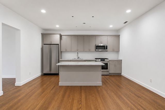 6914 N Sheridan Road 2, Chicago, IL 60626